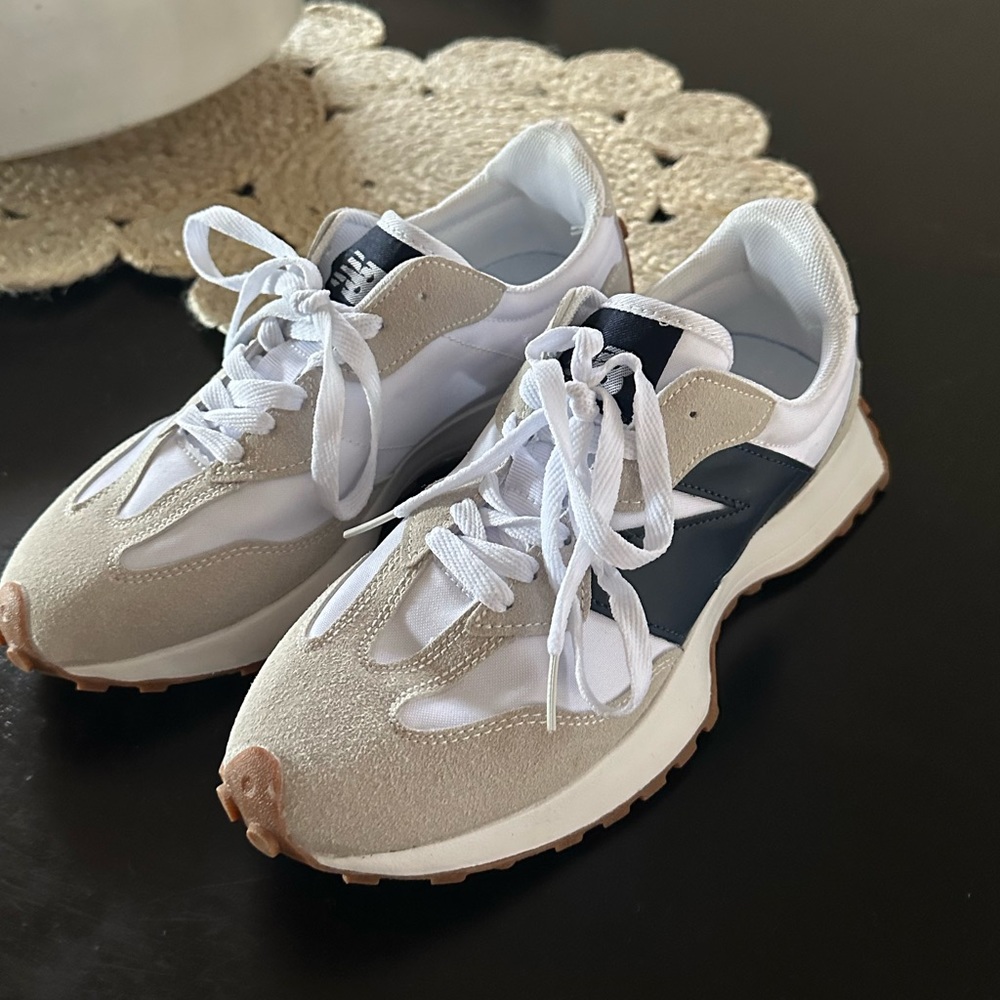 New Balance 327 Sneakers Navy/White/Tans size US 8